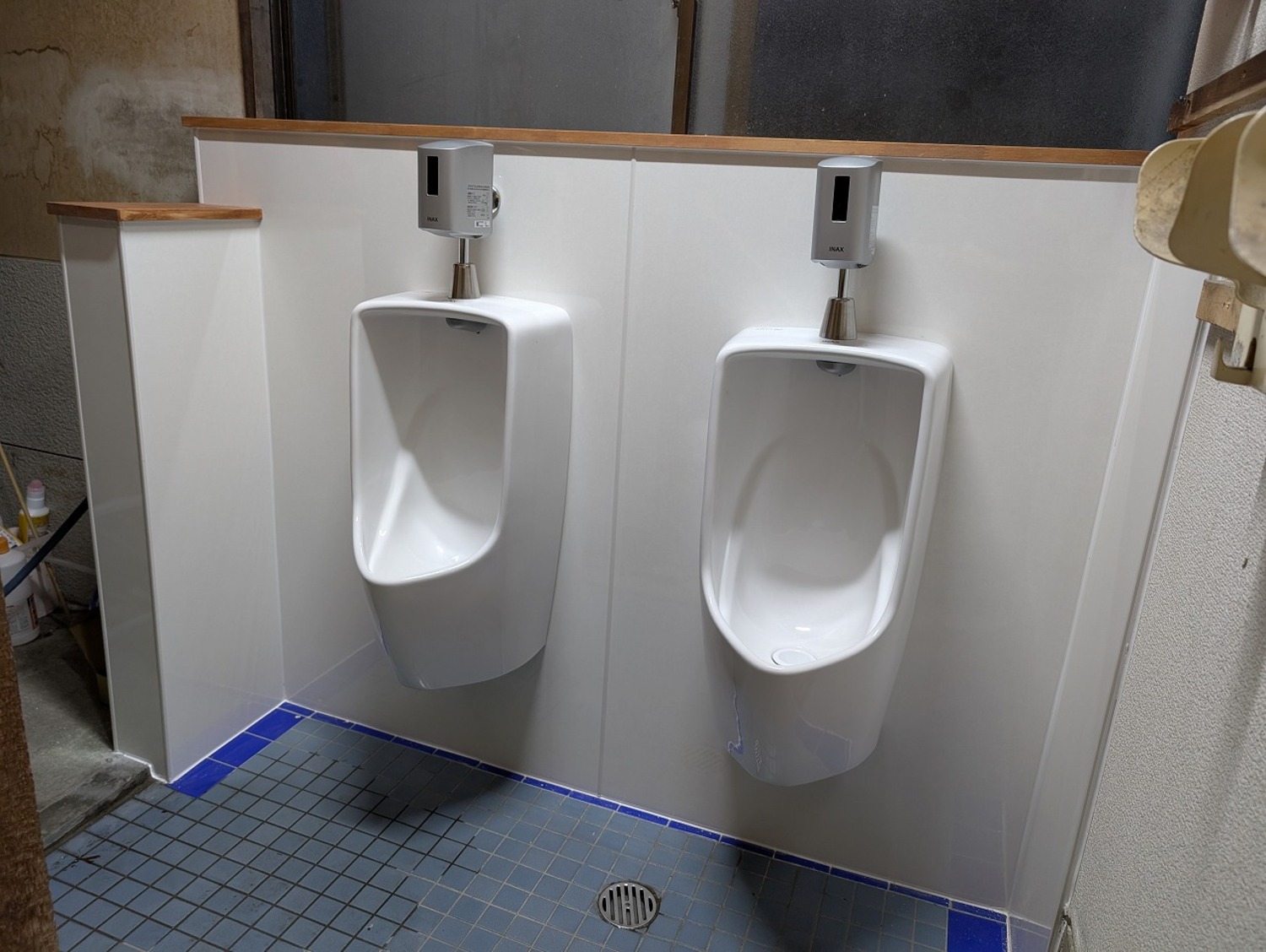 集合住宅 エアコン 外部配管 まき直し トイレ改修工事 大府市