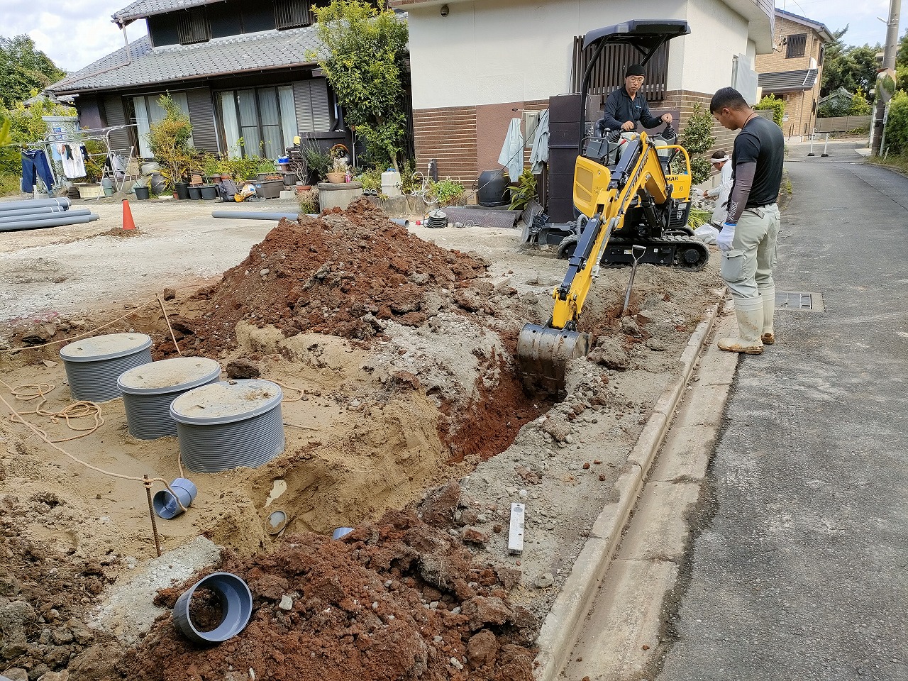 設置した浄化槽から側溝へ接続。古民家再生Y様邸。リフォーム・リノベーションなら知多市のカワイ建築工房へ。