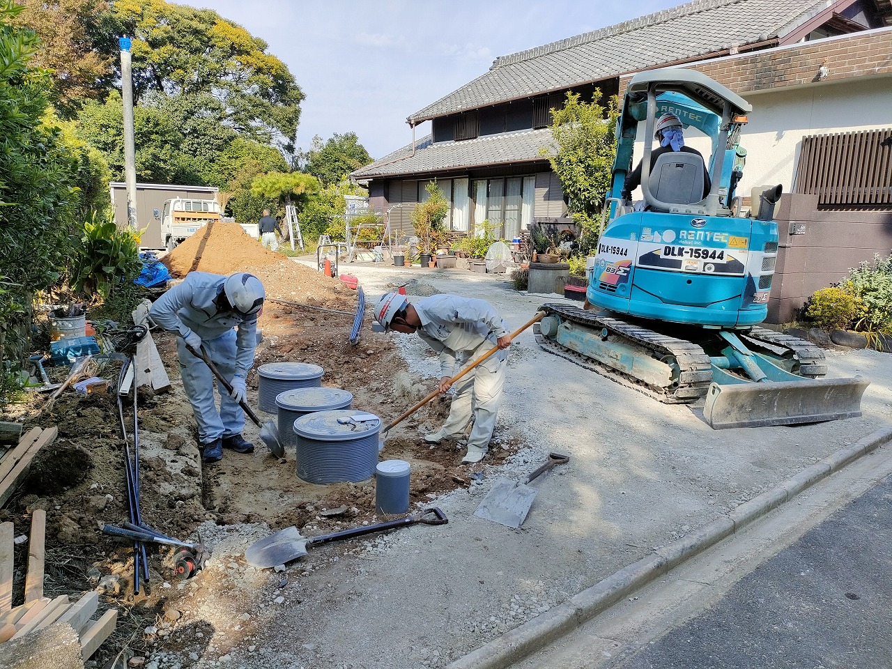 浄化槽の入替。浄化槽上部にコンクリート打設。　知多市の古民家再生現場です。