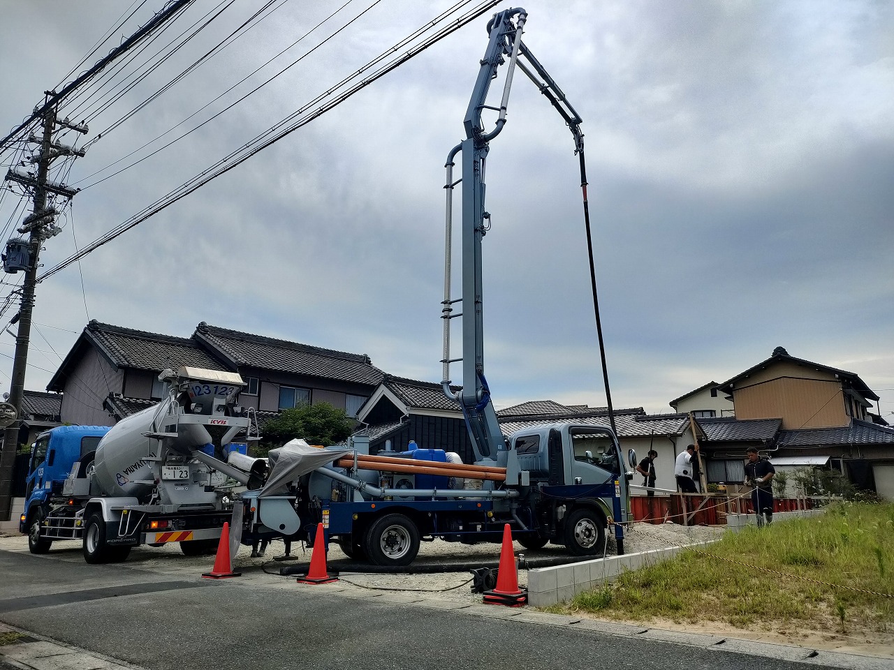 スラブの生コンを打設しています。知多市新舞子　注文住宅　新築工事　現場確認　①