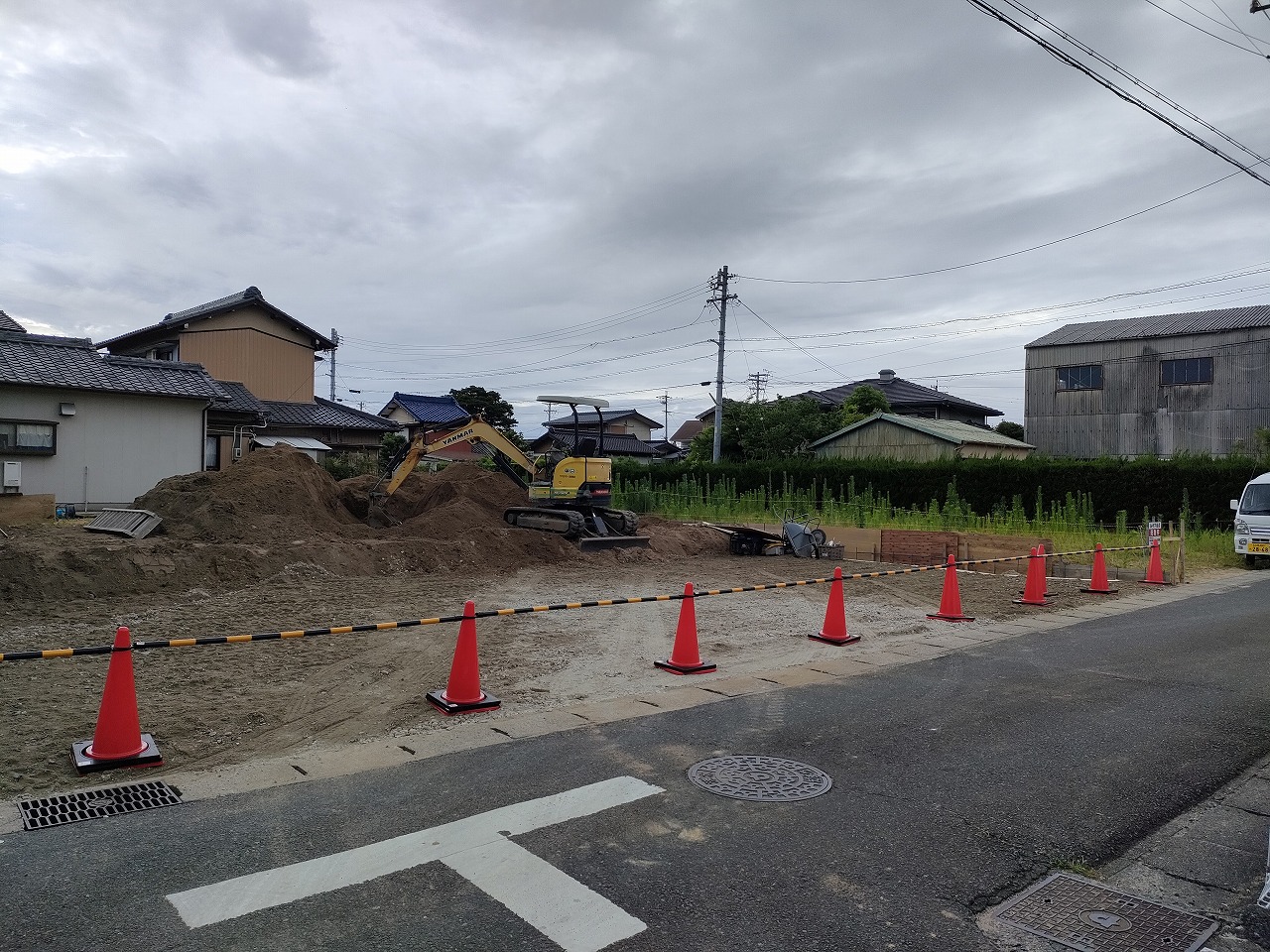 ブロック積みを行っています③　知多市新舞子　新築現場　注文住宅　1級建築士と建てる家　現場大好き