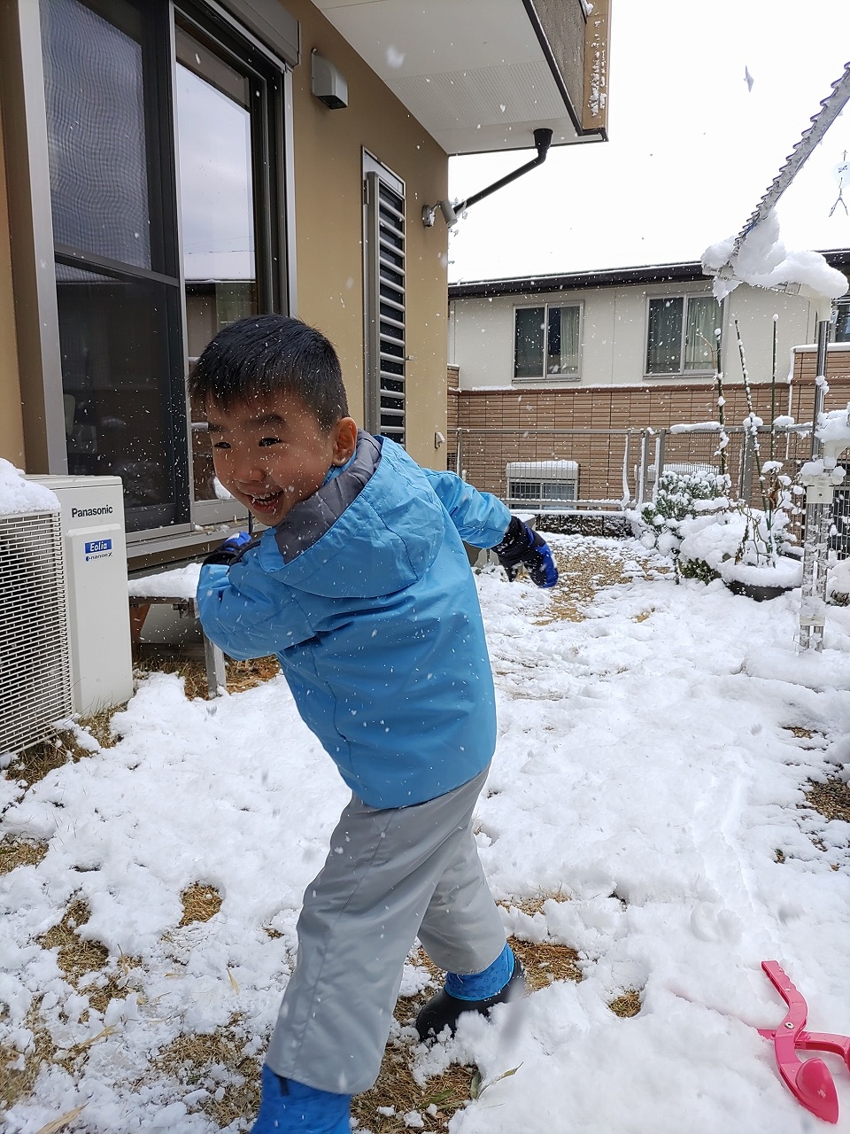 久しぶりの雪　テンション上がる子供たち　知多市　カワイ建築工房