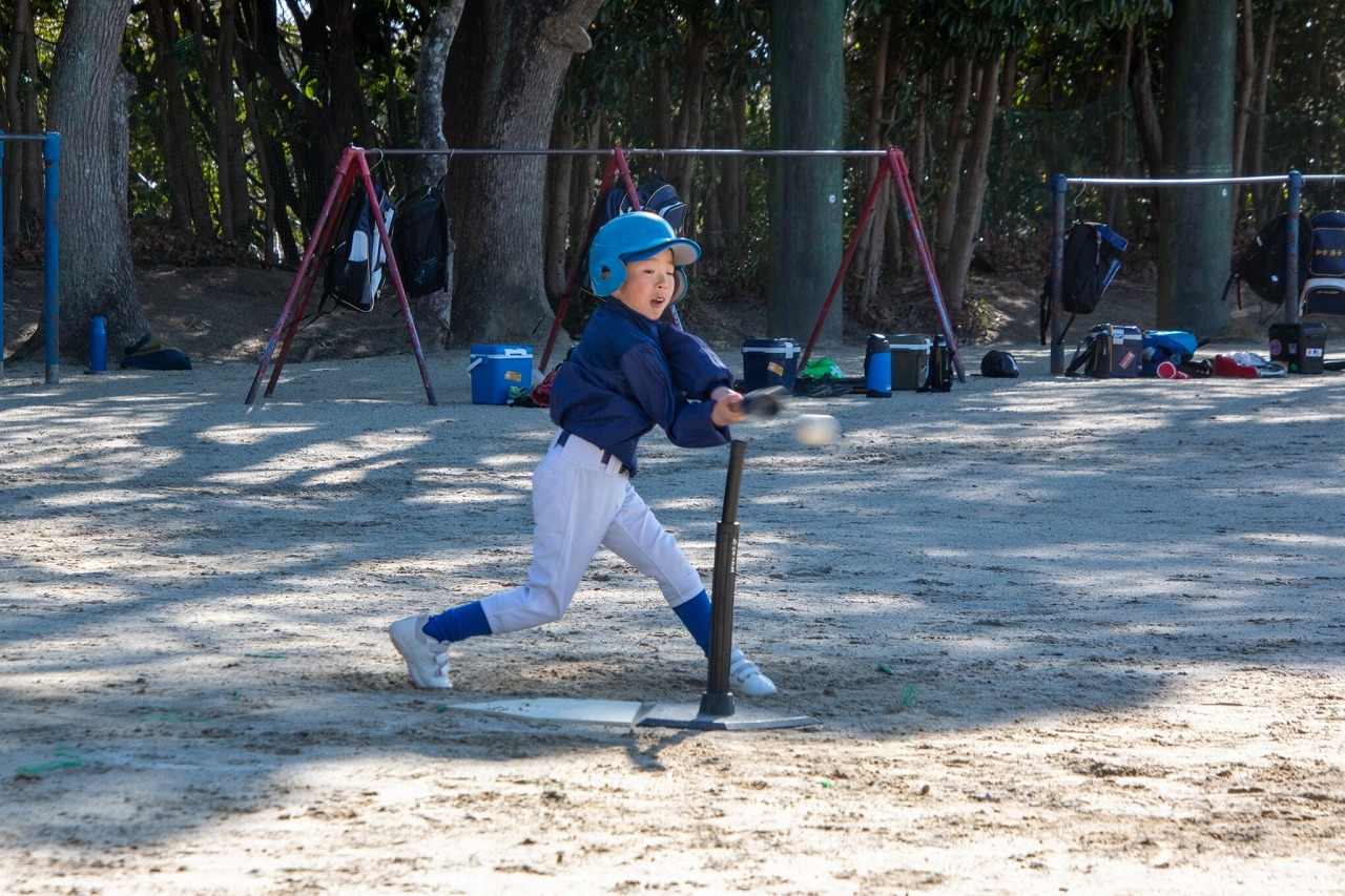 次男　バッティング　旭北ホークス　低学年　親子対決　知多市旭北小学校グラウンド　カワイ建築工房