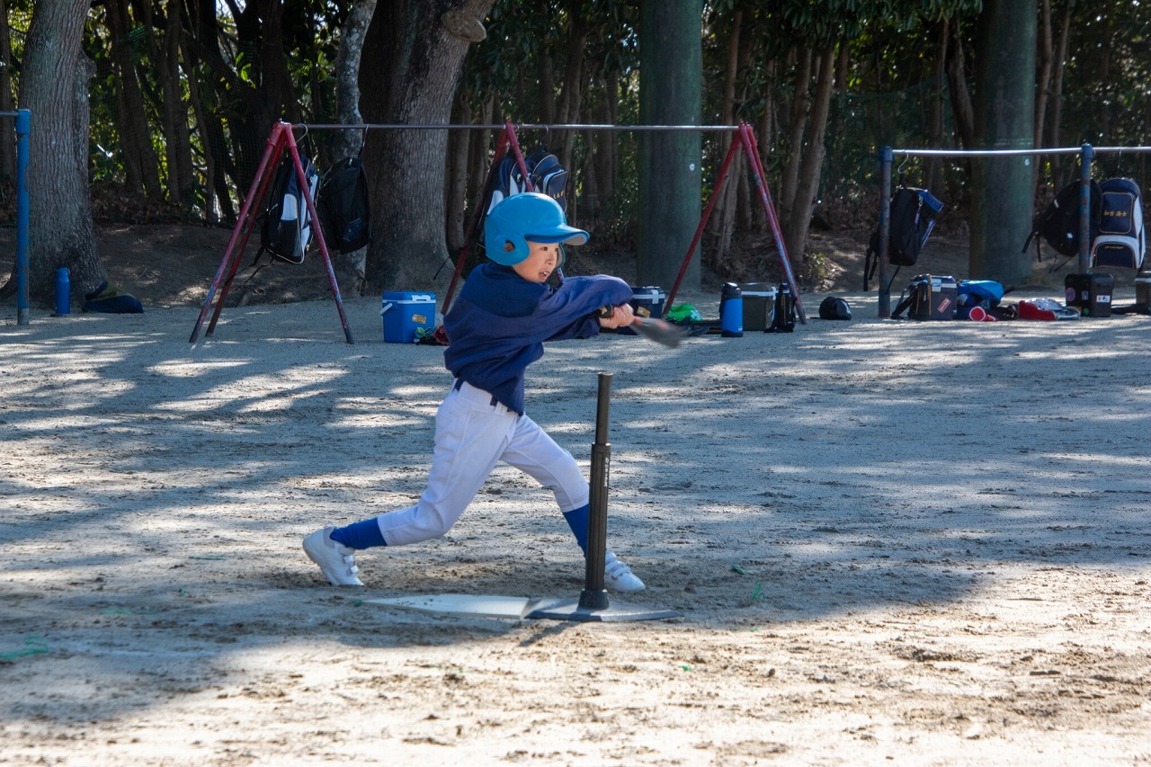 次男　バッティング　旭北ホークス　低学年　親子対決　知多市旭北小学校グラウンド　カワイ建築工房