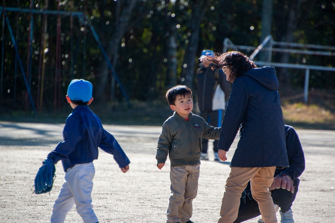 旭北ホークス　低学年　親子対決　知多市旭北小学校グラウンド　カワイ建築工房