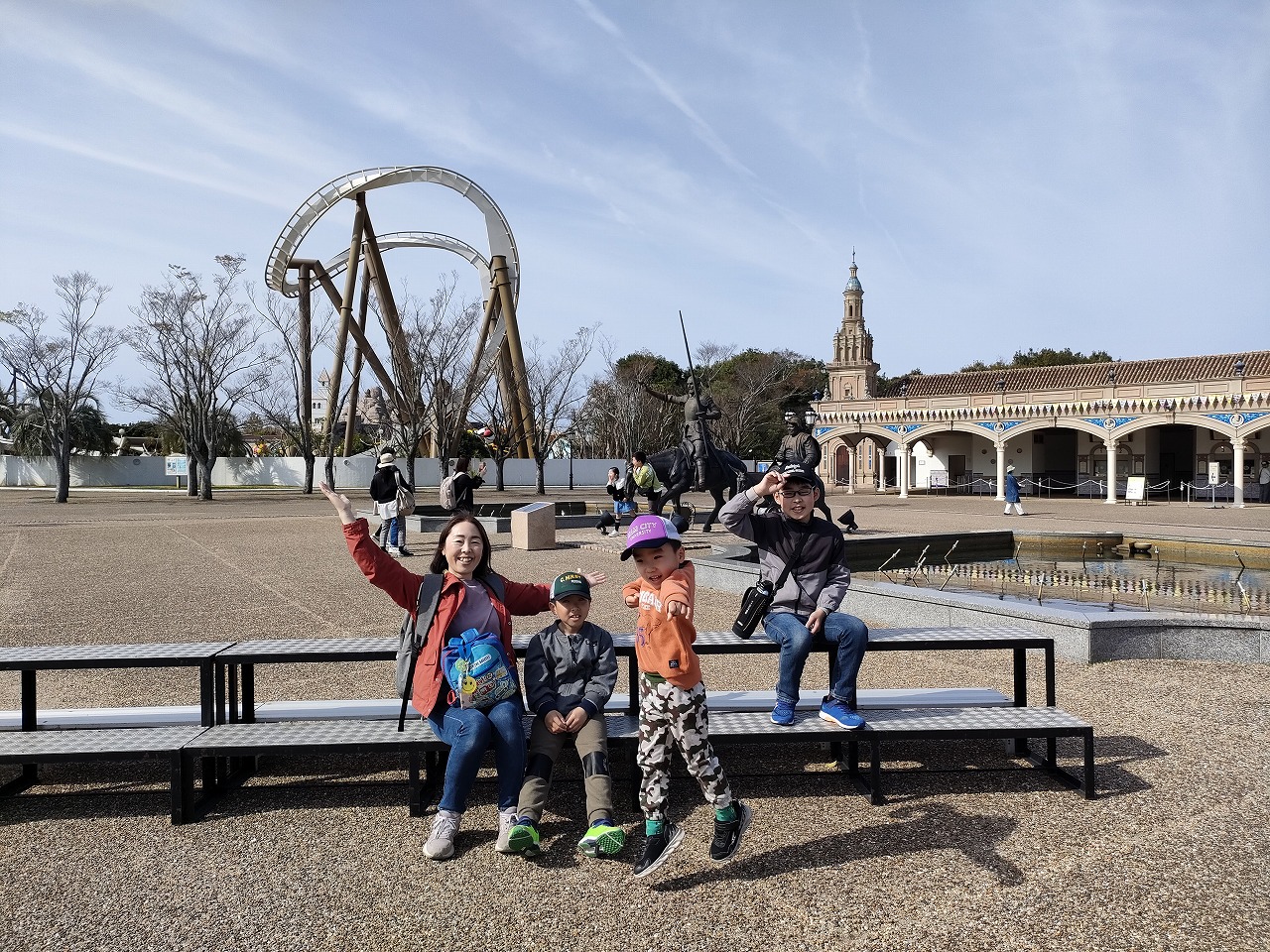 スペイン村　春休み　卒業旅行　家族でお出かけ　カワイ建築工房