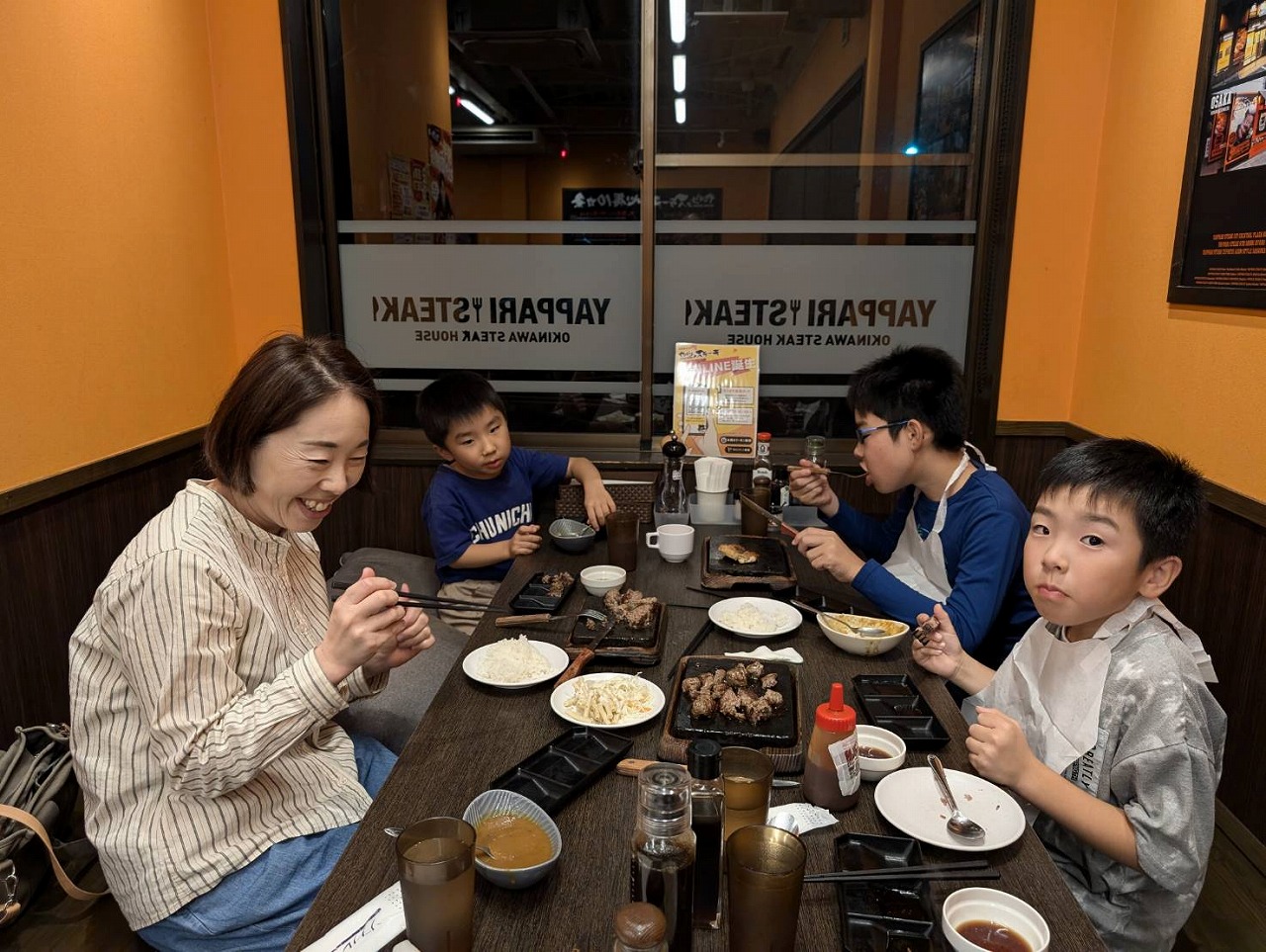 やっぱりステーキ　ご飯　サラダ　スープ　カレー　食べ放題　家庭にやさしい　カワイ建築工房