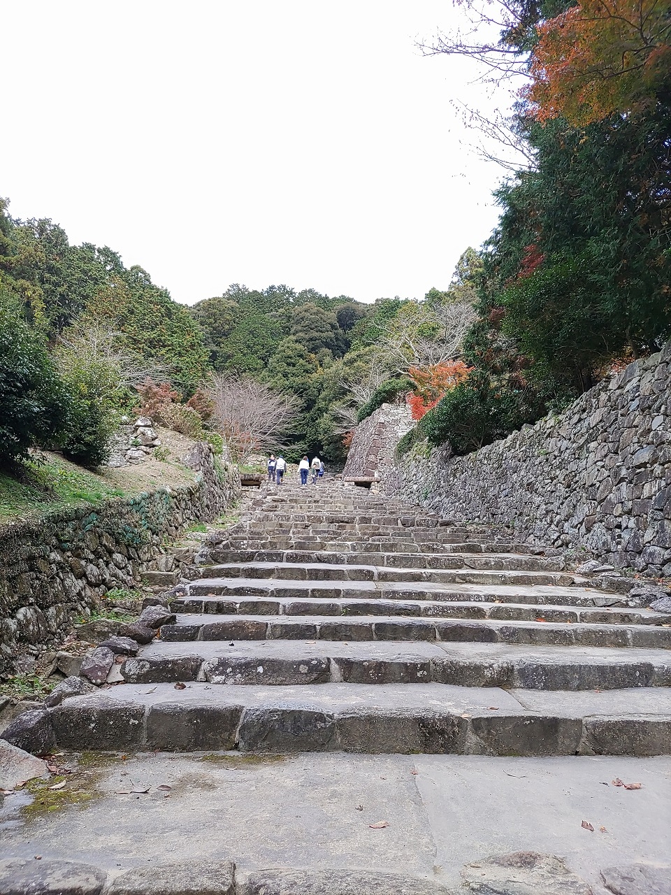 県民の日　平日にお出かけ　安土城跡　頑張って登ろう　知多市カワイ建築工房　